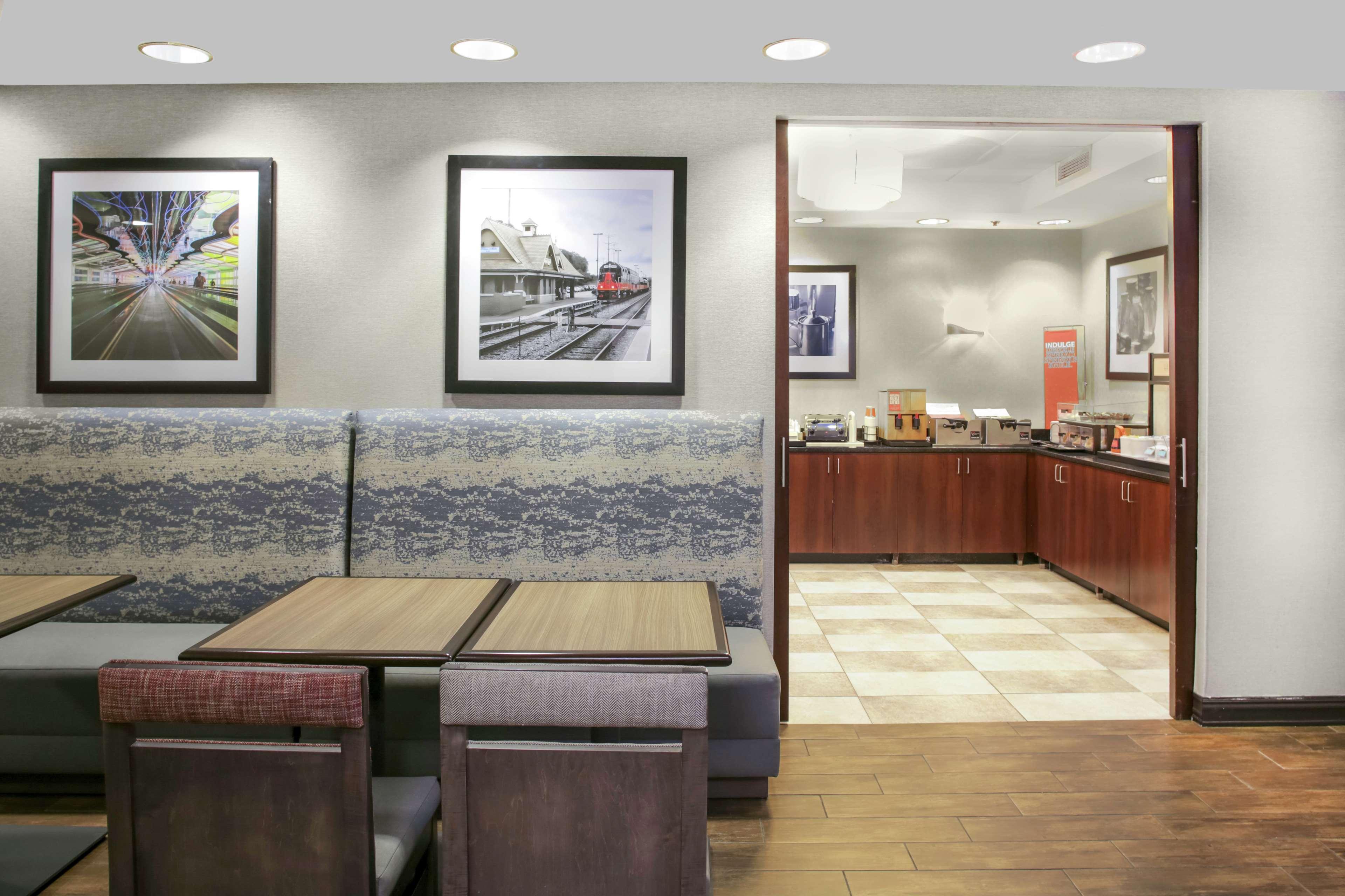 Hampton Inn Chicago Elgin/I-90 Exterior photo
